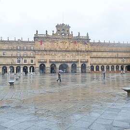 Salamanca._Plaza_Mayor_con_lluvia